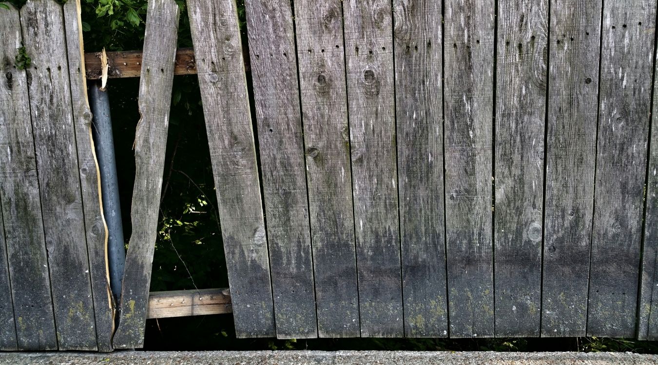 Repair vs Replace a Storm Damaged Fence